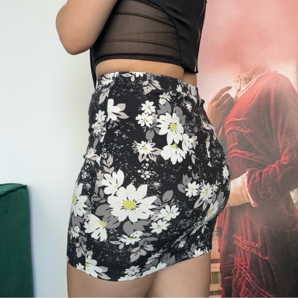 Size S floral bodycon bandage mini skirt